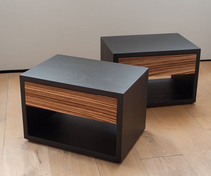 Simple side drawer
